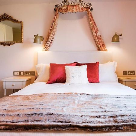 The Bower Inn Bridgwater Dış mekan fotoğraf A bedroom at the hotel