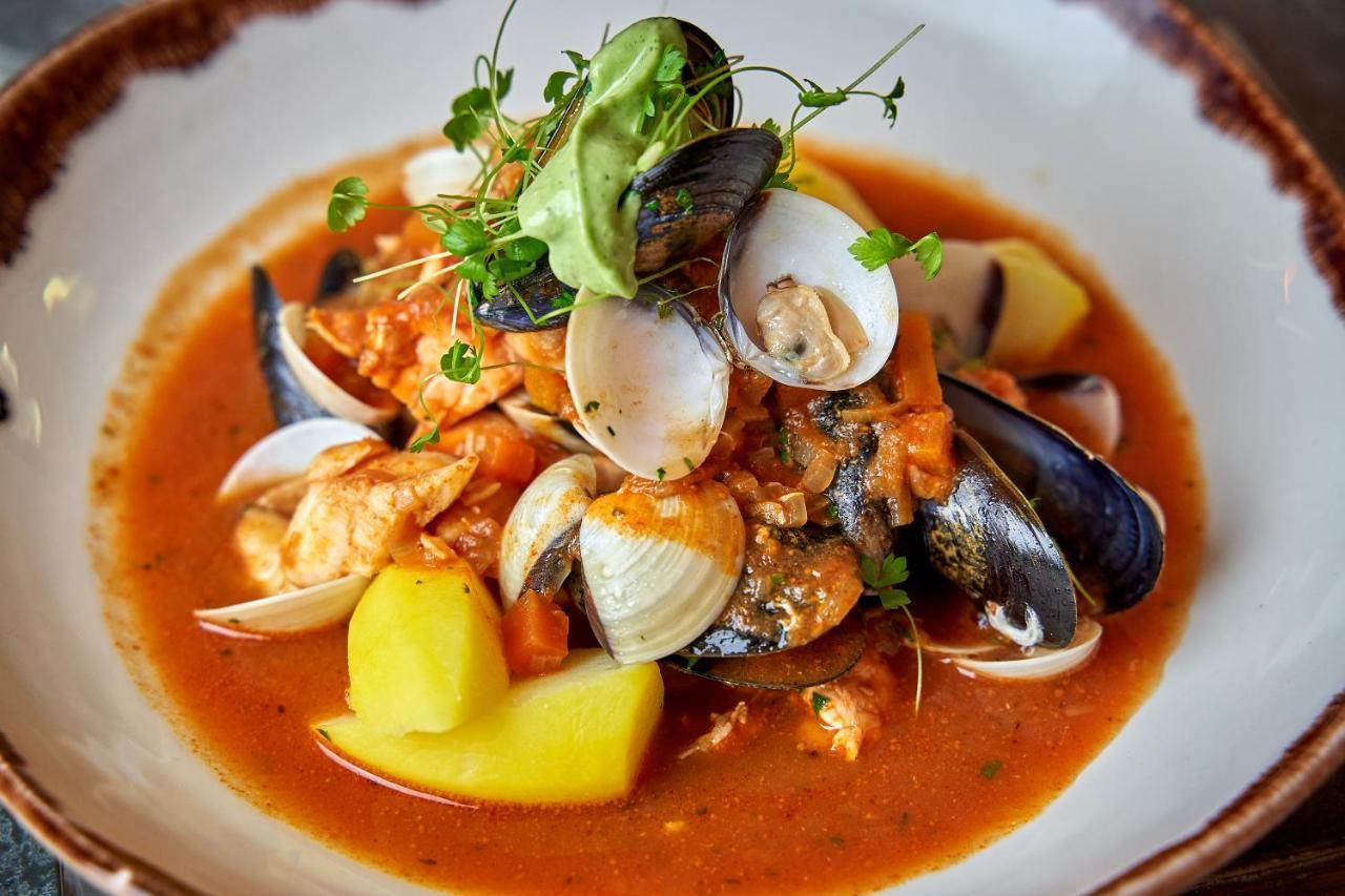 The Bower Inn Bridgwater Dış mekan fotoğraf Clam and mussel chowder