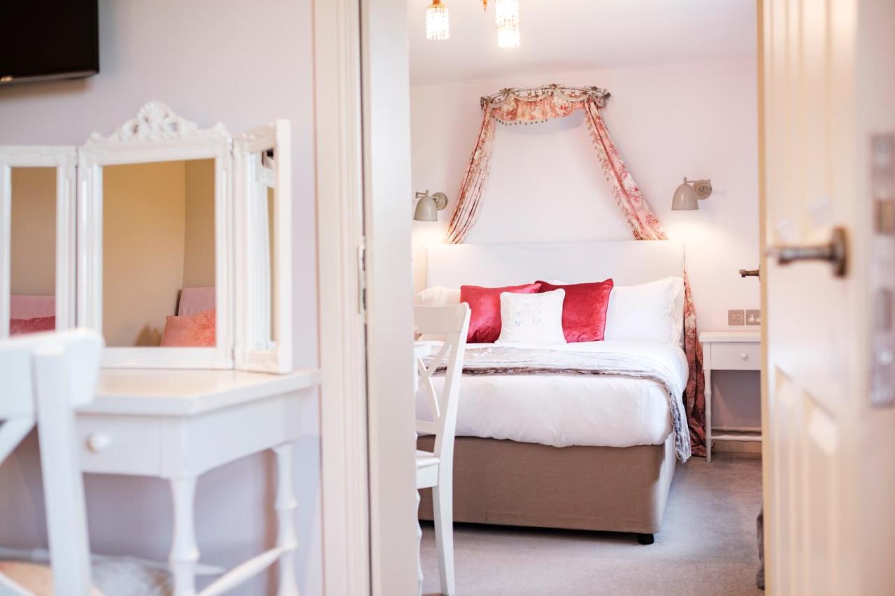 The Bower Inn Bridgwater Dış mekan fotoğraf A bedroom at The Swan Hotel