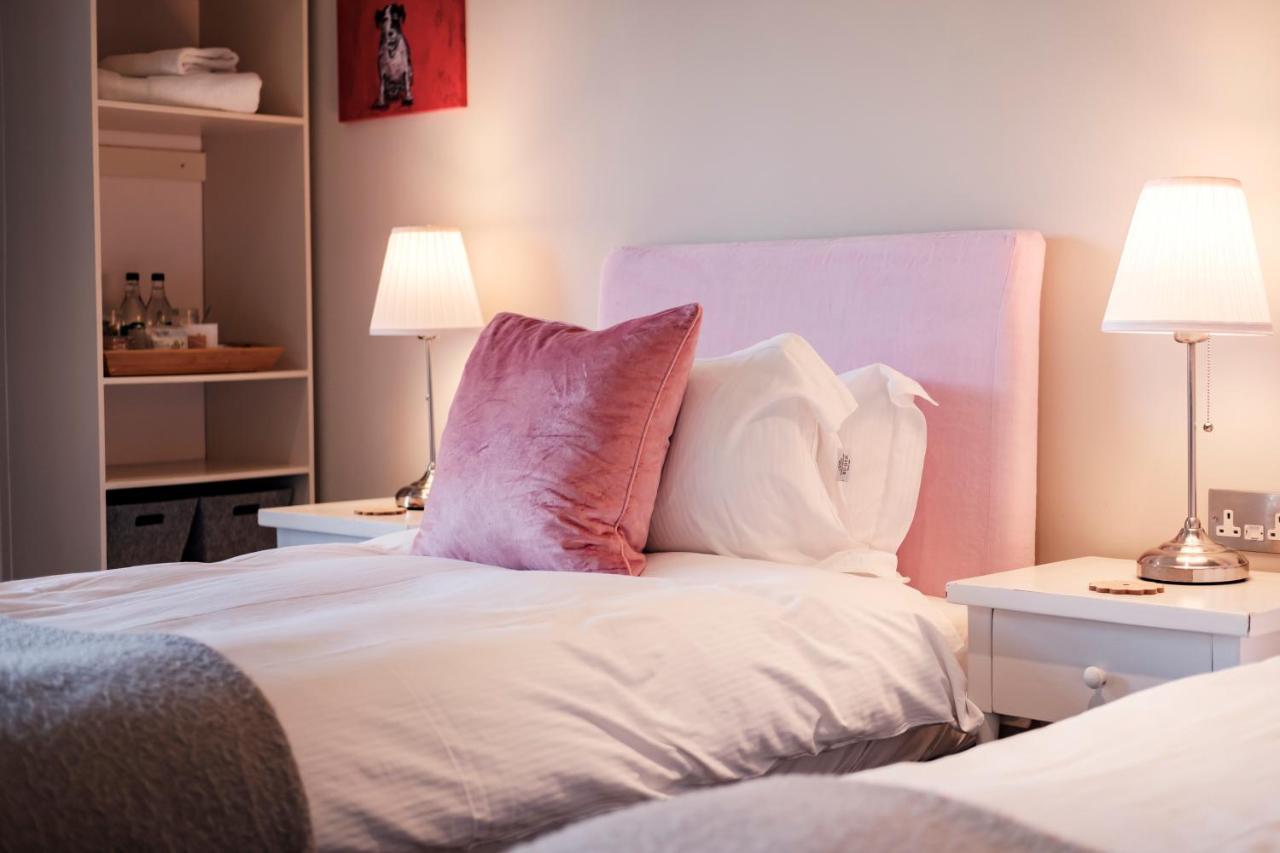 The Bower Inn Bridgwater Dış mekan fotoğraf A bed with a headboard
